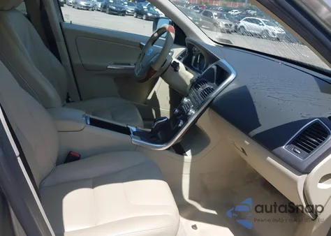 2015 Volvo Xc60 T5/T5 Premier z USA, uszkodzony, nr VIN YV4612RK5F2677952